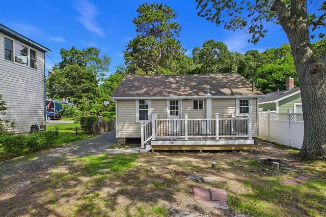 6 Pinehurst Dr, Wareham, MA 02571