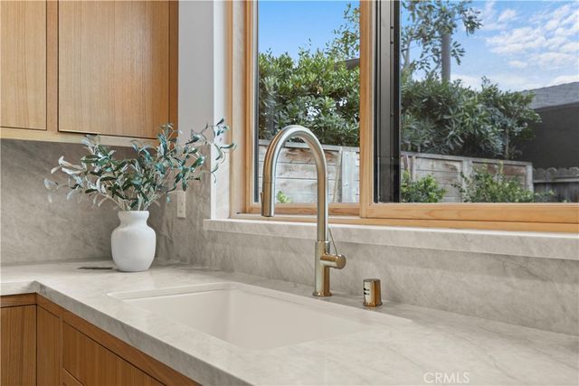 1935 Tustin, Costa Mesa, CA 92627