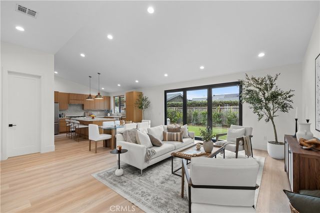 1935 Tustin, Costa Mesa, CA 92627