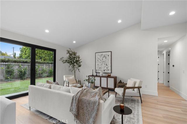 1935 Tustin, Costa Mesa, CA 92627