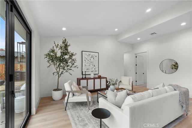 1935 Tustin, Costa Mesa, CA 92627