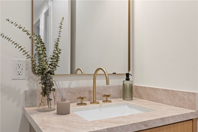 1935 Tustin, Costa Mesa, CA 92627