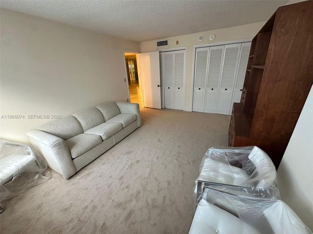 6039 Collins Ave 1625, Miami Beach, FL 33140