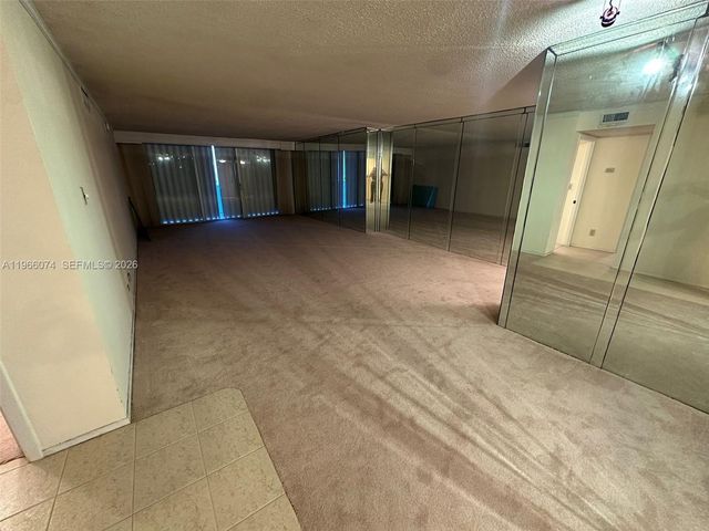 6039 Collins Ave 1625, Miami Beach, FL 33140