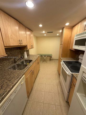 6039 Collins Ave 1625, Miami Beach, FL 33140