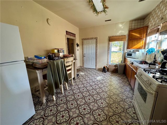 6113 Hibernia Road, Charlestown, IN 47111