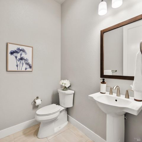 1972 Gardenview Cir, Santa Rosa, CA 95403