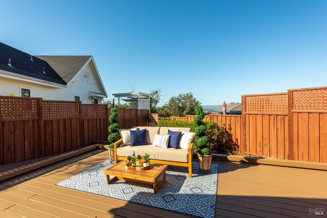 1972 Gardenview Cir, Santa Rosa, CA 95403