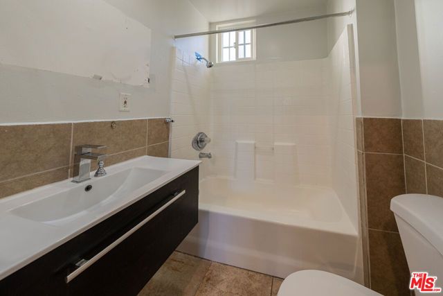 10636 Nettleton Street, Sun Valley (los Angeles), CA 91352