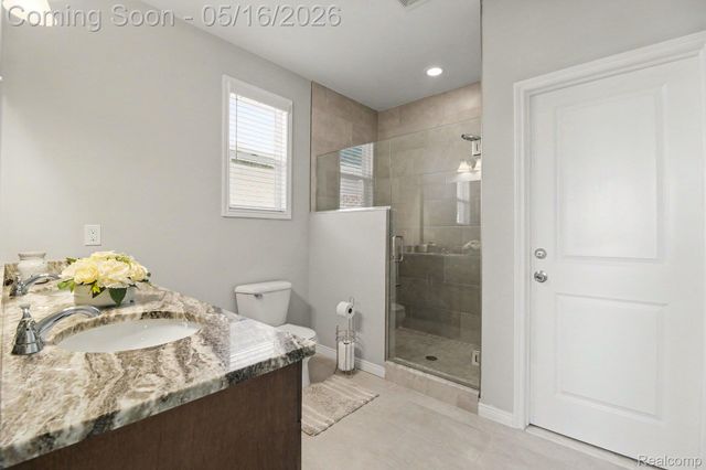 15330 Eton Pointe Drive, Clinton Charter Township, MI 48035