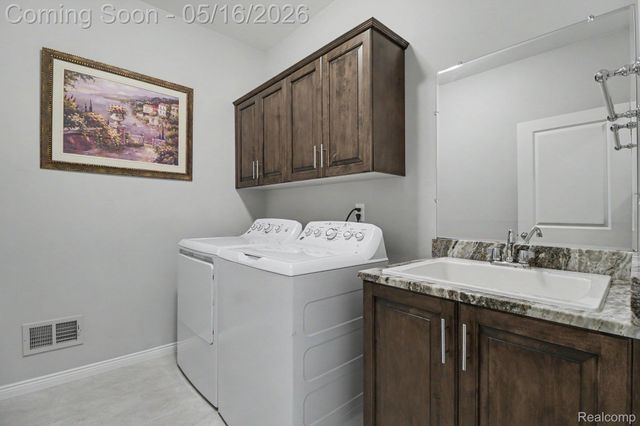 15330 Eton Pointe Drive, Clinton Charter Township, MI 48035