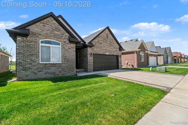 15330 Eton Pointe Drive, Clinton Charter Township, MI 48035