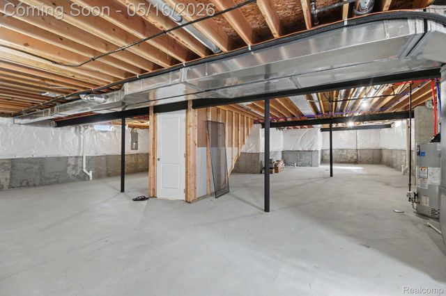 15330 Eton Pointe Drive, Clinton Charter Township, MI 48035