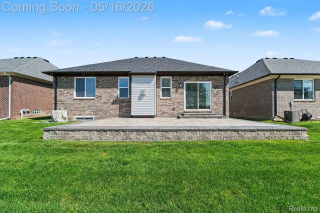 15330 Eton Pointe Drive, Clinton Charter Township, MI 48035