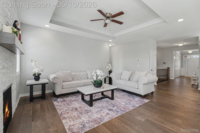 15330 Eton Pointe Drive, Clinton Charter Township, MI 48035