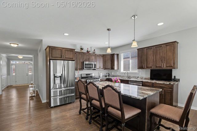 15330 Eton Pointe Drive, Clinton Charter Township, MI 48035