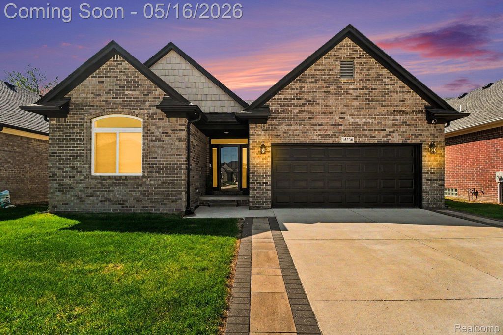 15330 Eton Pointe Drive, Clinton Charter Township, MI 48035