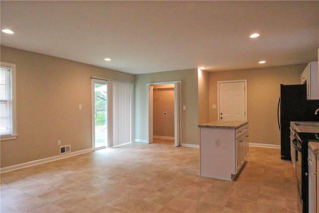 2630 Colonial Drive, College Park, GA 30337