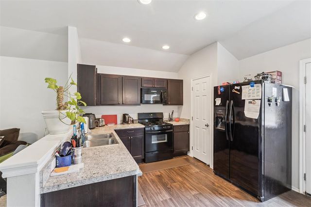 10124 Sussex Place, The Village, OK 73120