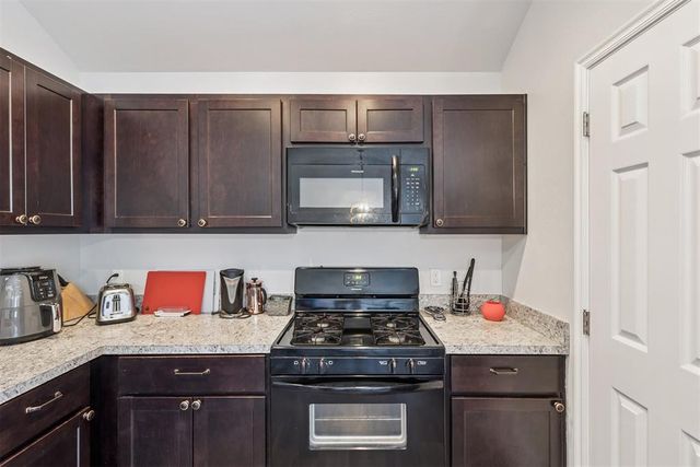 10124 Sussex Place, The Village, OK 73120