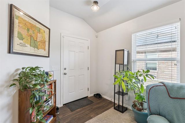 10124 Sussex Place, The Village, OK 73120