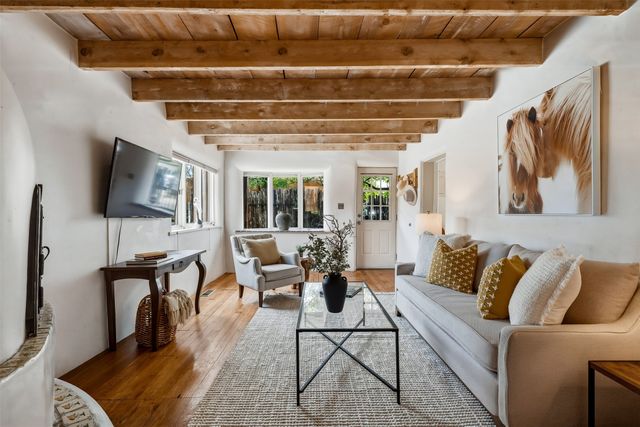 1011 Lopez Street, Santa Fe, NM 87501