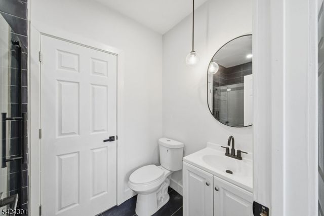 66 Girard Pl, Newark City, NJ 07108