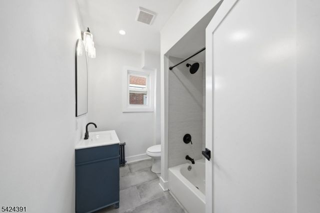 66 Girard Pl, Newark City, NJ 07108