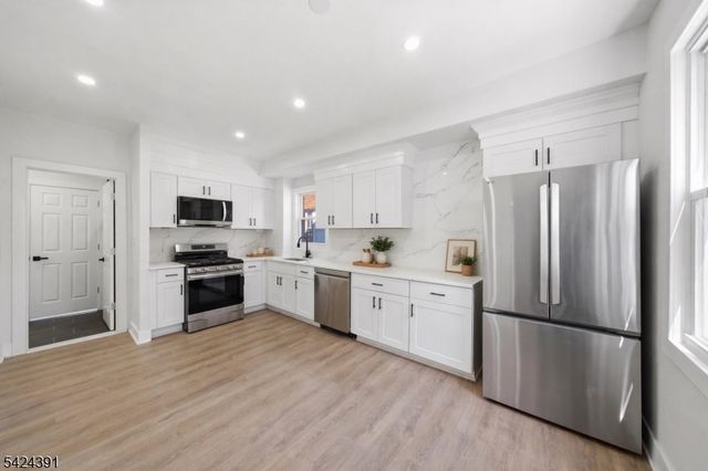 66 Girard Pl, Newark City, NJ 07108