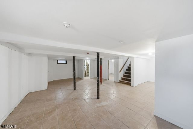 66 Girard Pl, Newark City, NJ 07108