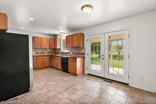 8912 Ardel Drive, Sterling Heights, MI 48314