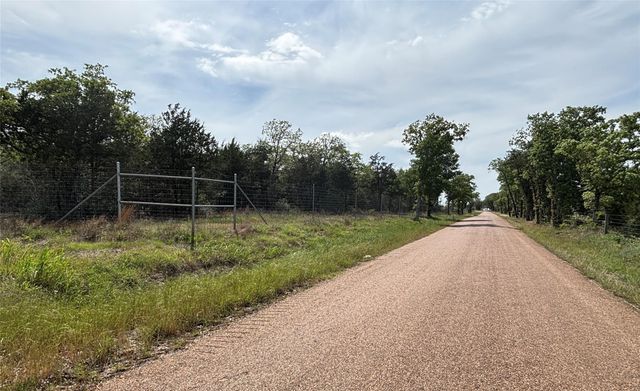 2250 Old Lockhart RD, Plum, TX 78952