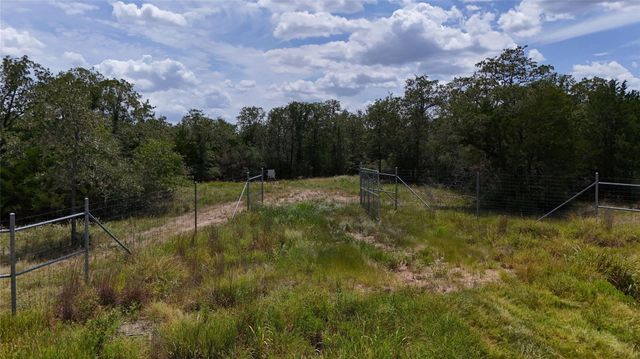 2250 Old Lockhart RD, Plum, TX 78952