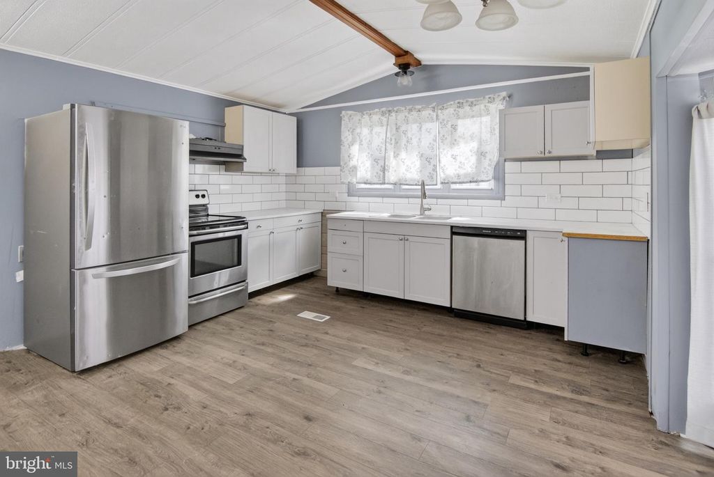 23 MAPLE DR, Newark, DE 19713