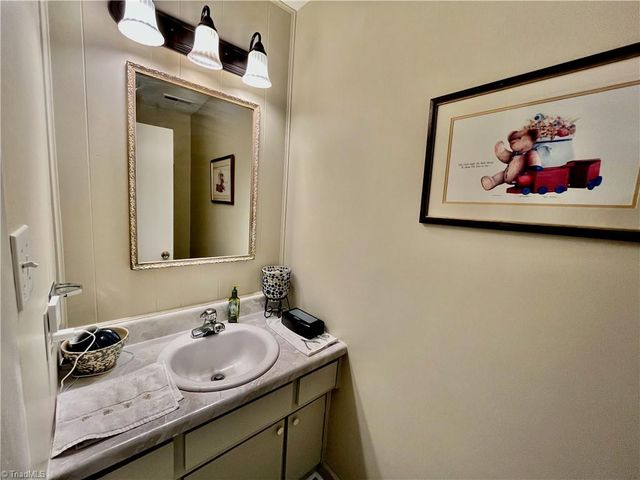 2407 Patriot Way B, Greensboro, NC 27408