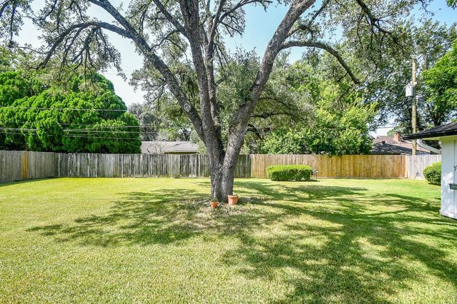 7719 Clarewood Drive, Houston, TX 77036