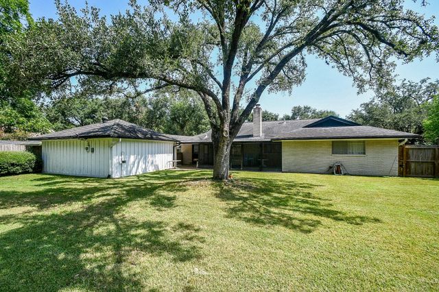 7719 Clarewood Drive, Houston, TX 77036