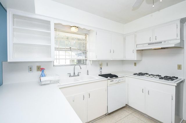 7719 Clarewood Drive, Houston, TX 77036