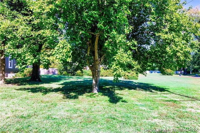 1901 Utica Pike, Jeffersonville, IN 47130