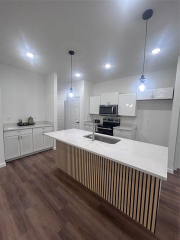 5717 San Jacinto Drive, Granbury, TX 76048