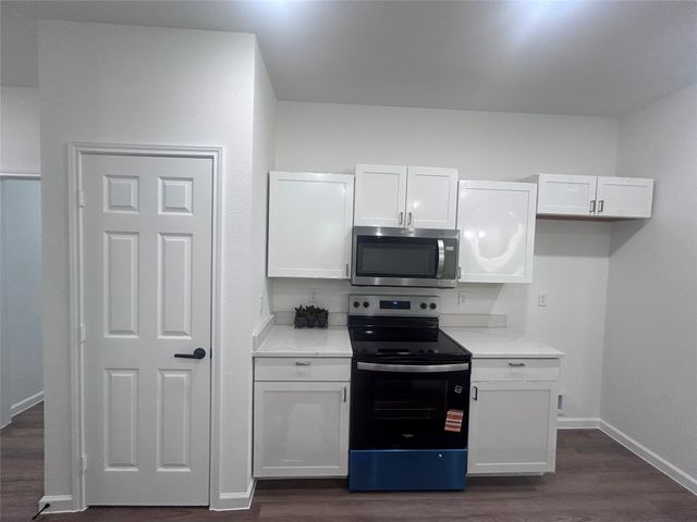 5717 San Jacinto Drive, Granbury, TX 76048