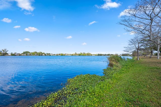 5160 Lake Osborne Drive, Lake Worth, FL 33461