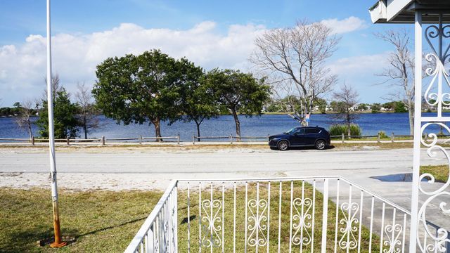 5160 Lake Osborne Drive, Lake Worth, FL 33461