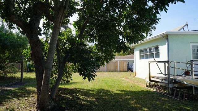 5160 Lake Osborne Drive, Lake Worth, FL 33461
