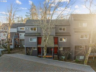 4 TOUCHSTONE Ct #140, Lake Oswego, OR 97035