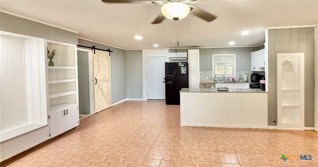 502 Flournoy Street, Edna, TX 77957