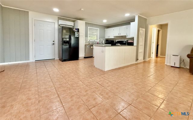 502 Flournoy Street, Edna, TX 77957