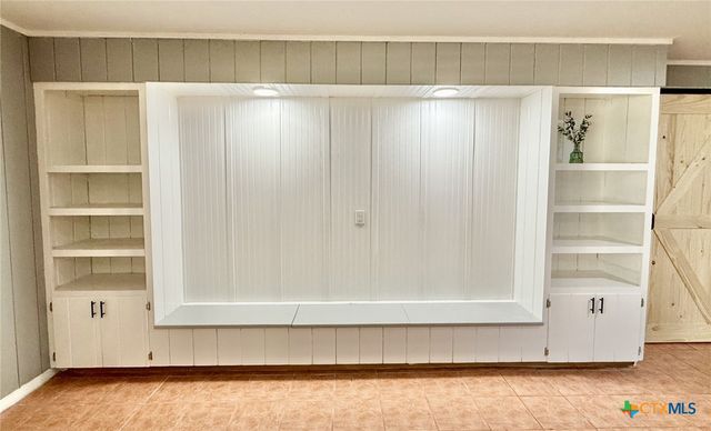 502 Flournoy Street, Edna, TX 77957