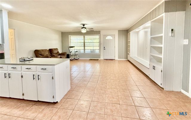 502 Flournoy Street, Edna, TX 77957