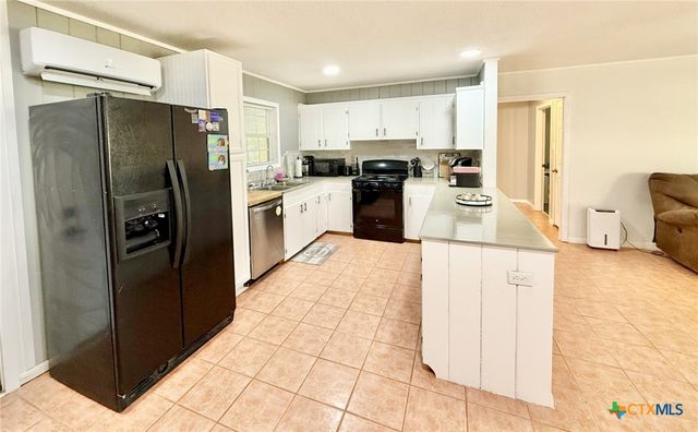 502 Flournoy Street, Edna, TX 77957